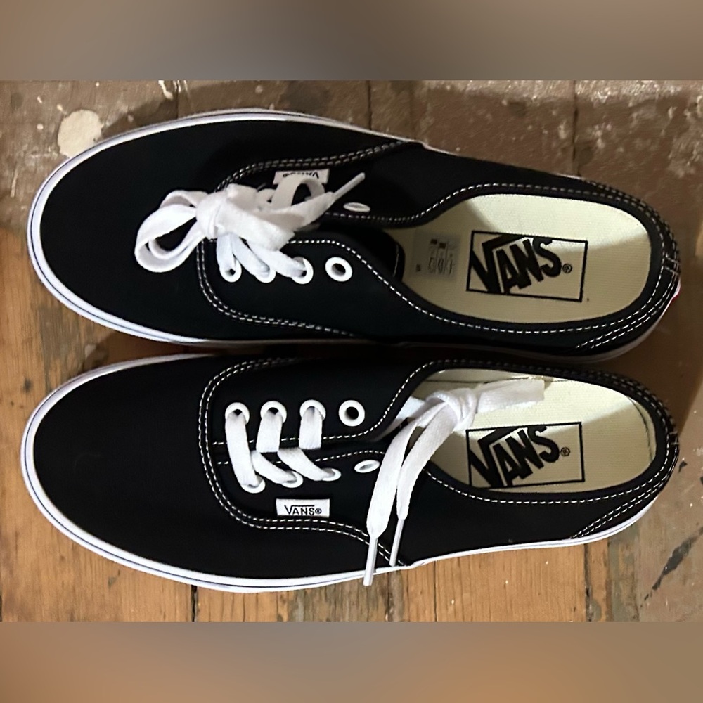 Black Low Top Vans ‼️NEVER WORN‼️
